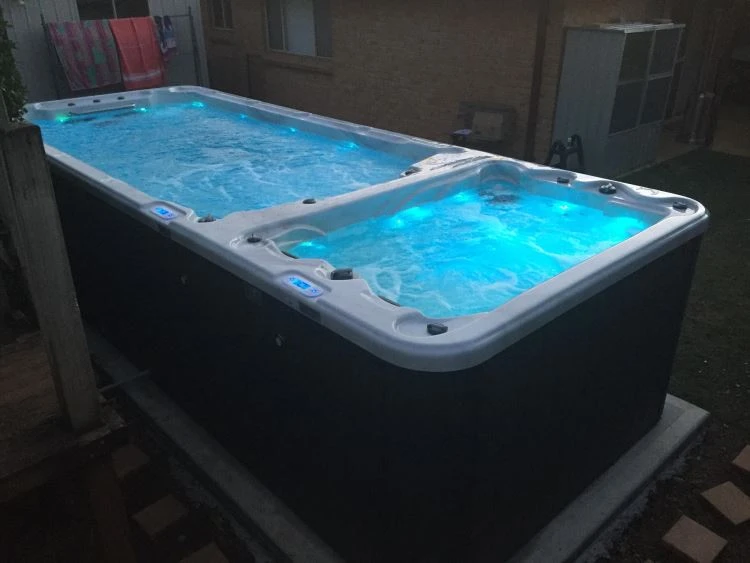 Piscina interminable acrílica de 5,9 metres
